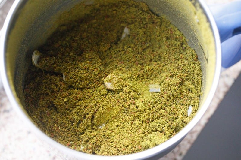 ground karuveppilai podi in the blender jar.