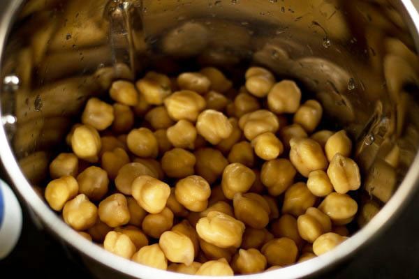 soaked chickpeas added in a grinder.