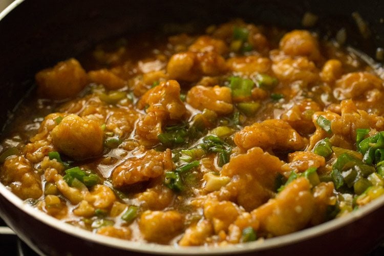 gobi manchurian gravy in pan