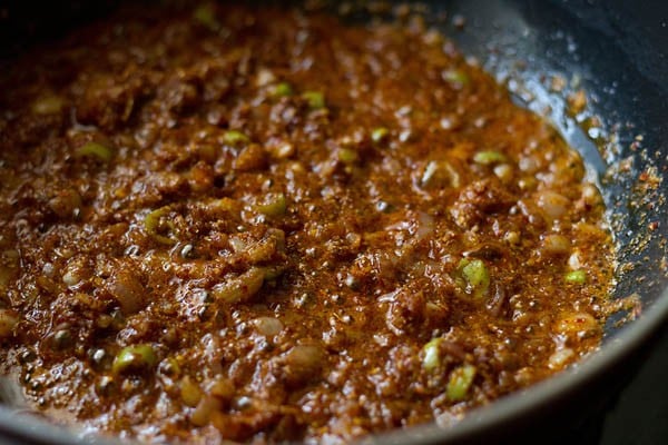 kadai masala and chillies mixed