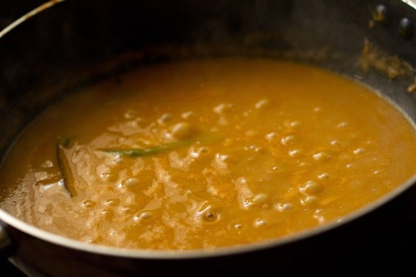 simmering the gravy